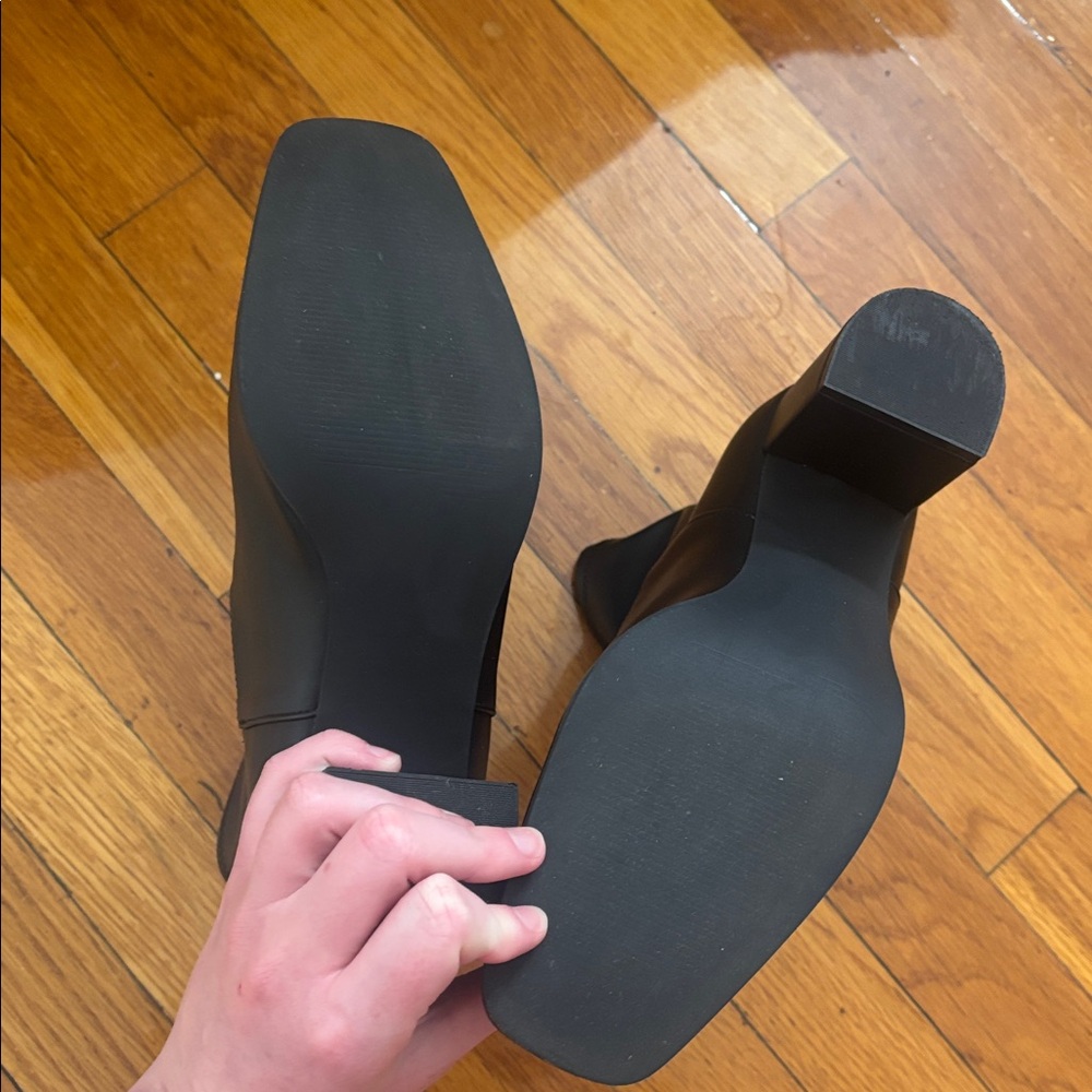 Elegant Black Ankle Booties - Picture 6 of 8